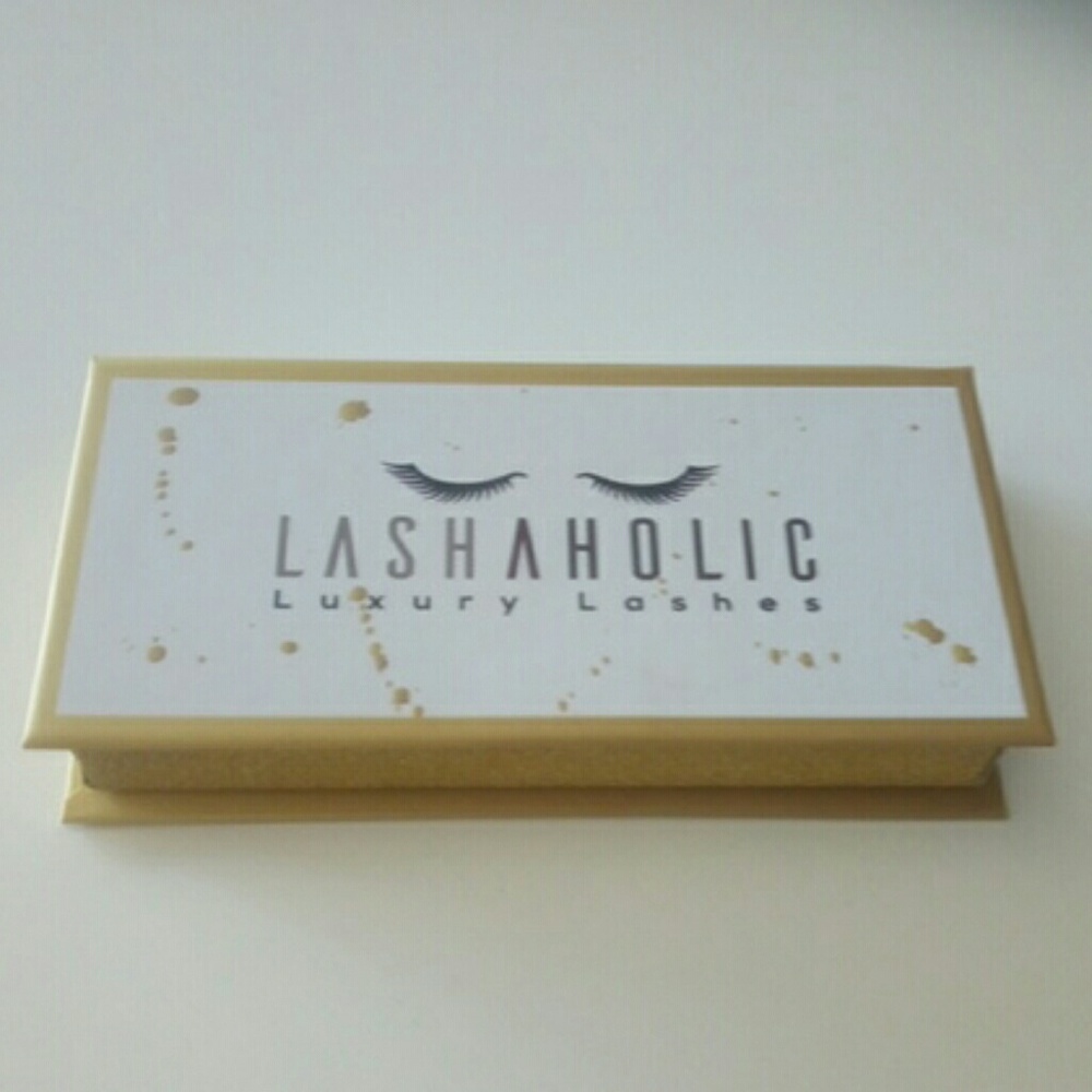 Lashaholic luxury lashes plus eye shadow palette